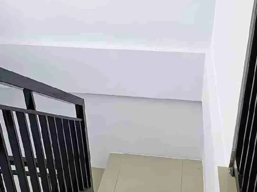 JUAL CEPAT RUMAH BARU 2LT Lokasi Perumahan Taman Jimbaran Dekat Kantor Imigrasi Area Strategis Hunian. - Image 5 of 10