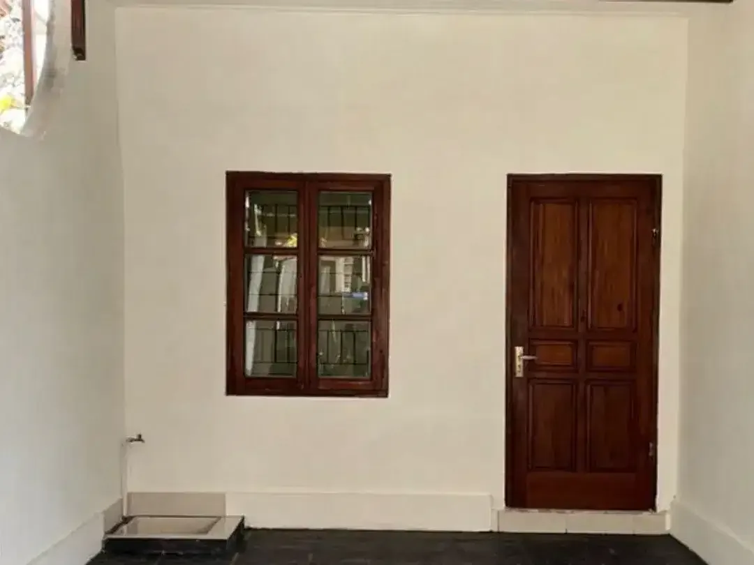 RUMAH STRATEGIS DEKAT KEROBOKAN DI TANGKUBAN PERAHU DENPASAR - Image 5 of 10