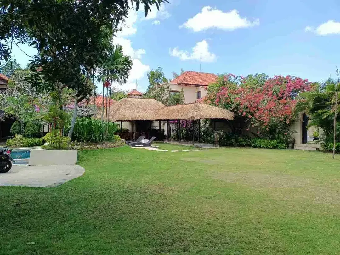 Luxury Villa Seminyak Hanya Jalan kaki ke pantai Seminyak Badung Bali - Image 2 of 10