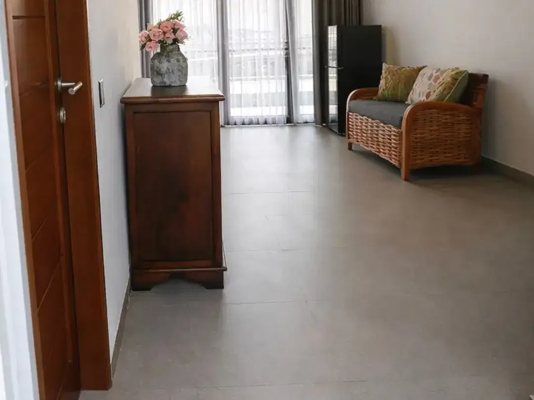 Dijual Villa Mewah 3 Lantai – Elegan, Nyaman & Siap Huni - Image 7 of 10