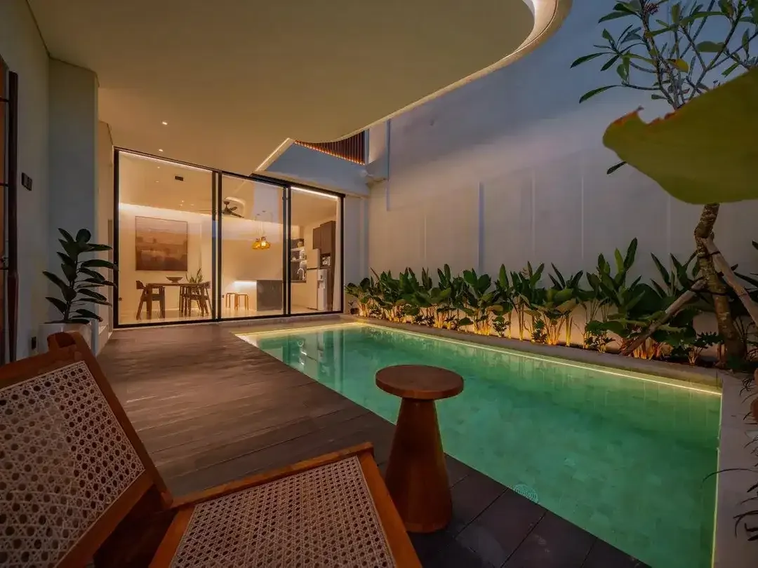 EXCLUSIVE BOUTIQUE TROPICAL VILLA IN PRIME SEMINYAK - Image 1 of 10