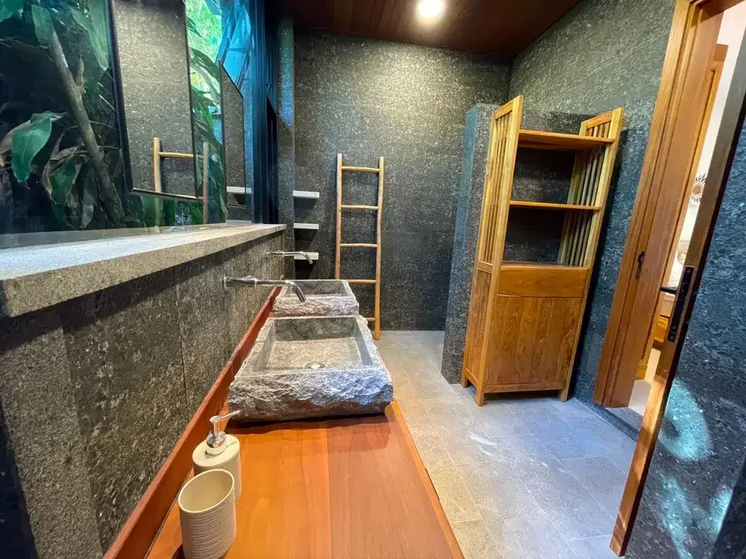 PREMIUM TROPICAL VILLA IN SANUR - Image 5 of 10
