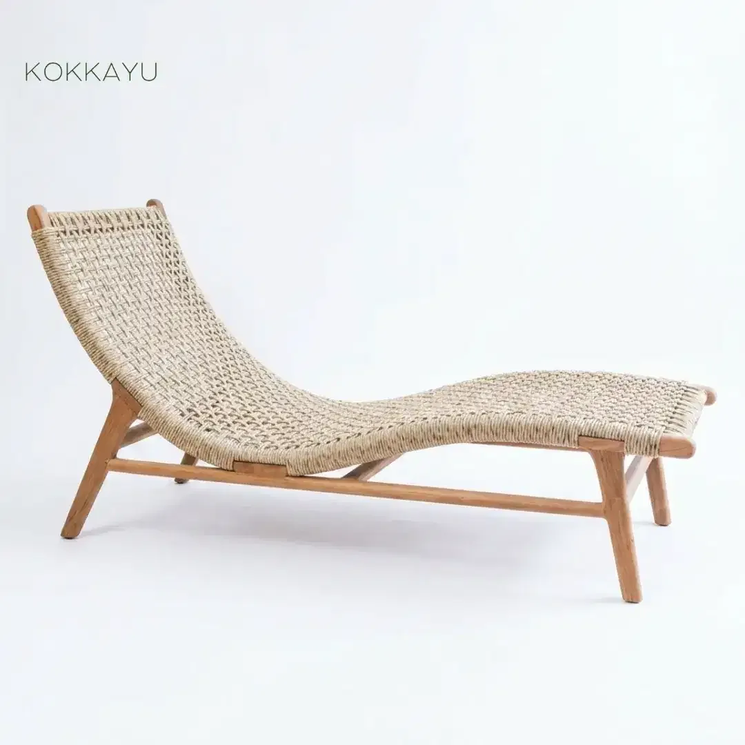 Sun Lounger Aesthetic Bangku Malas Pantai Kayu Jati Kombinasi Anyaman - Image 1 of 5