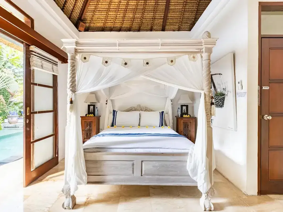 PROFITABLE LUXURY VILLA IN PRIME TOURISM SANUR - Image 3 of 10