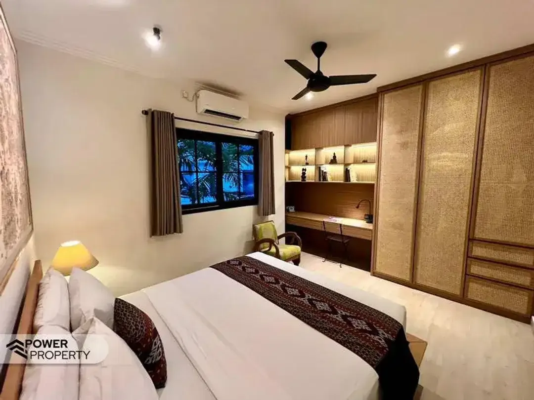 Modern 3-Bedroom Townhouse with Private Jacuzzi Pool in Prime Seminyak Area - Image 10 of 10