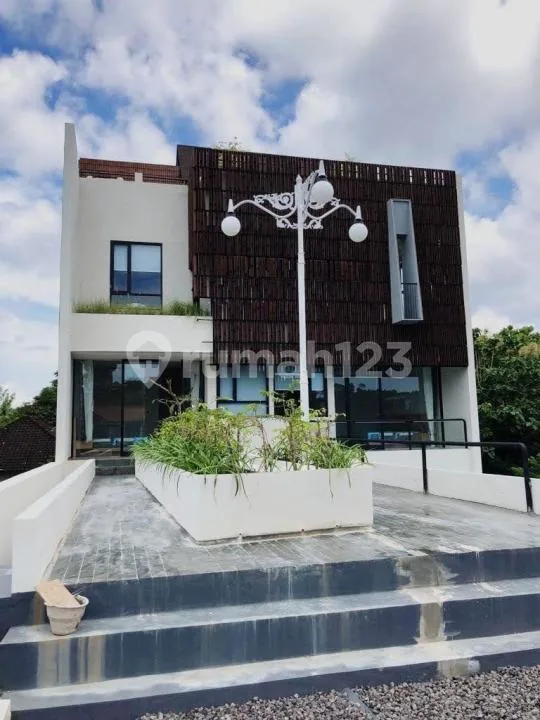 Villa Mewah 4Lt Luas Full Furnished View Gwk dan Laut di Jimbaran - Image 4 of 4