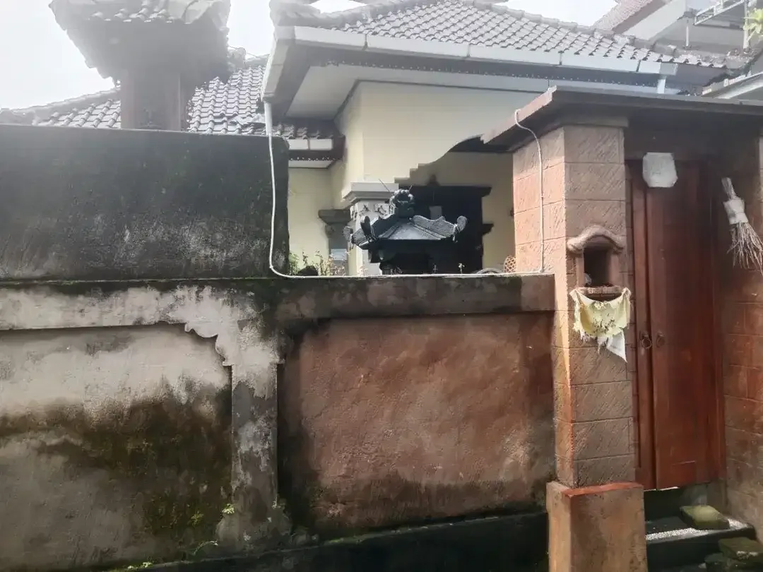 Dijual Rumah Strategis 3 Kamar Tidur di Ubung Denpasar – SHM & IMB Lengkap, Hanya 100 Meter dari Jalan Utama - Image 3 of 8