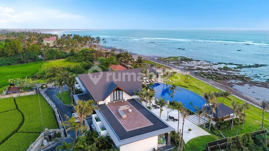 Jual Cepat Luxury Beachfront Villa di Pantai Cemagi, Bali - Image 1 of 4