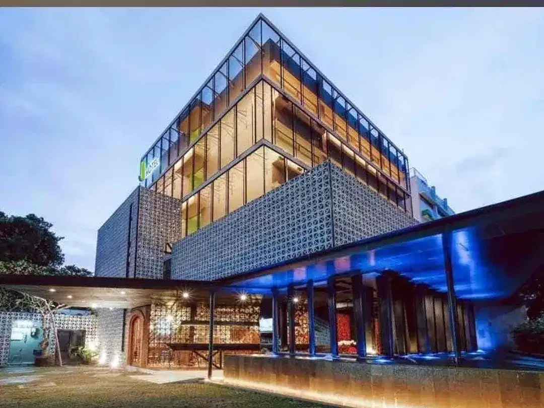 Dijual Hotel Bintang 3 modern  di Jl Raya Kuta - Image 3 of 9