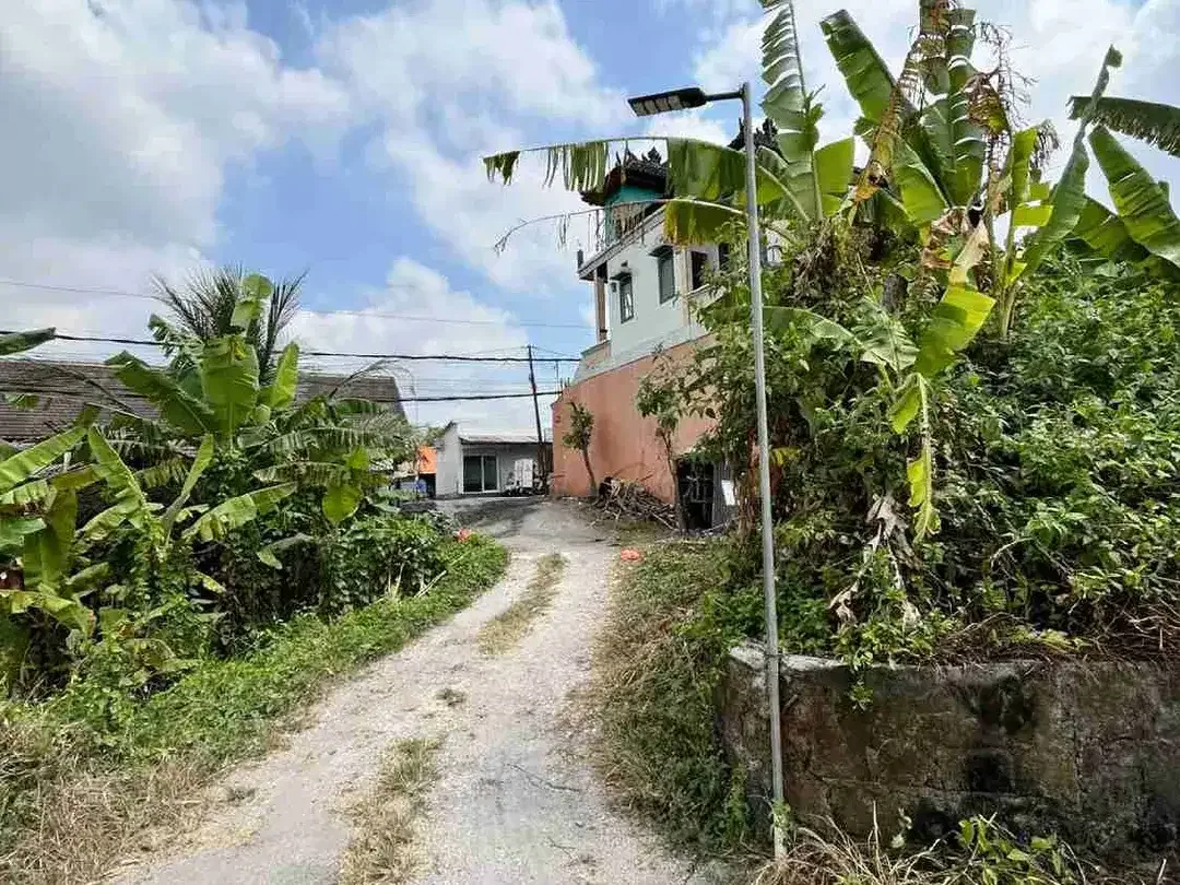 Di jual tanah sudah pondasi keliling datengan tumbakbayuh perbatasan dengan taman sri wedari selingsing - Image 3 of 8