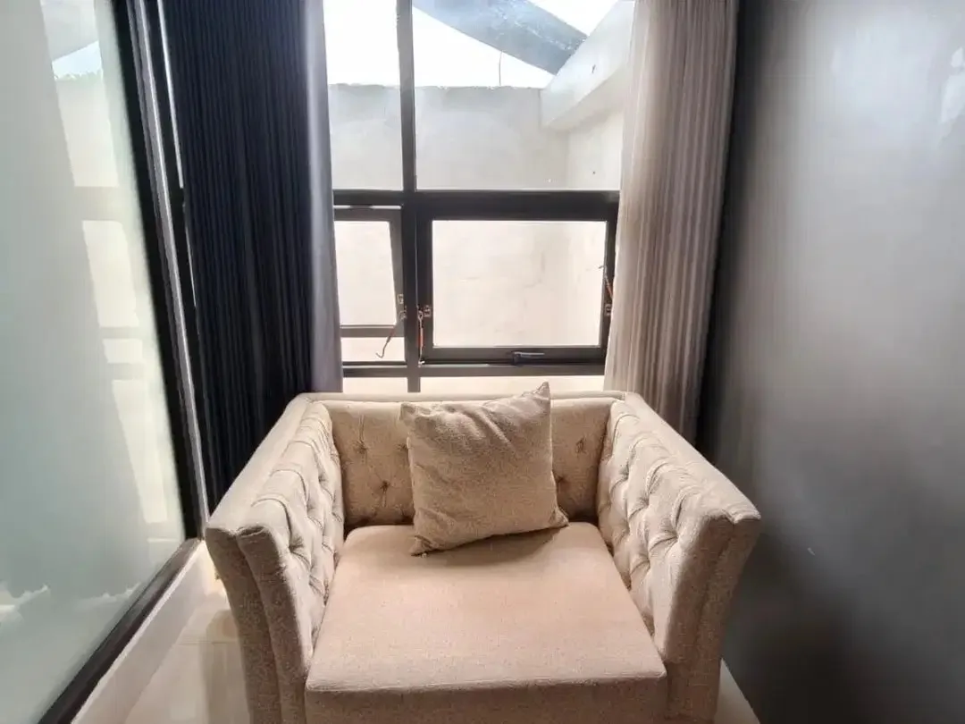 Freehold (DIJUAL) Rumah Modern semi Villa Kerobokan Badung - Image 6 of 10