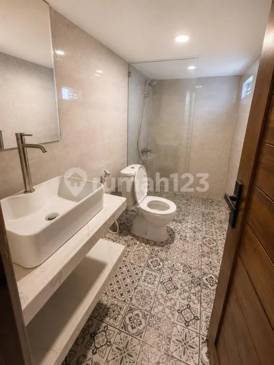 For Sale: Premium 12-Room Mezzanine Apartment In Padonan, Canggu Kml098 - Image 2 of 4