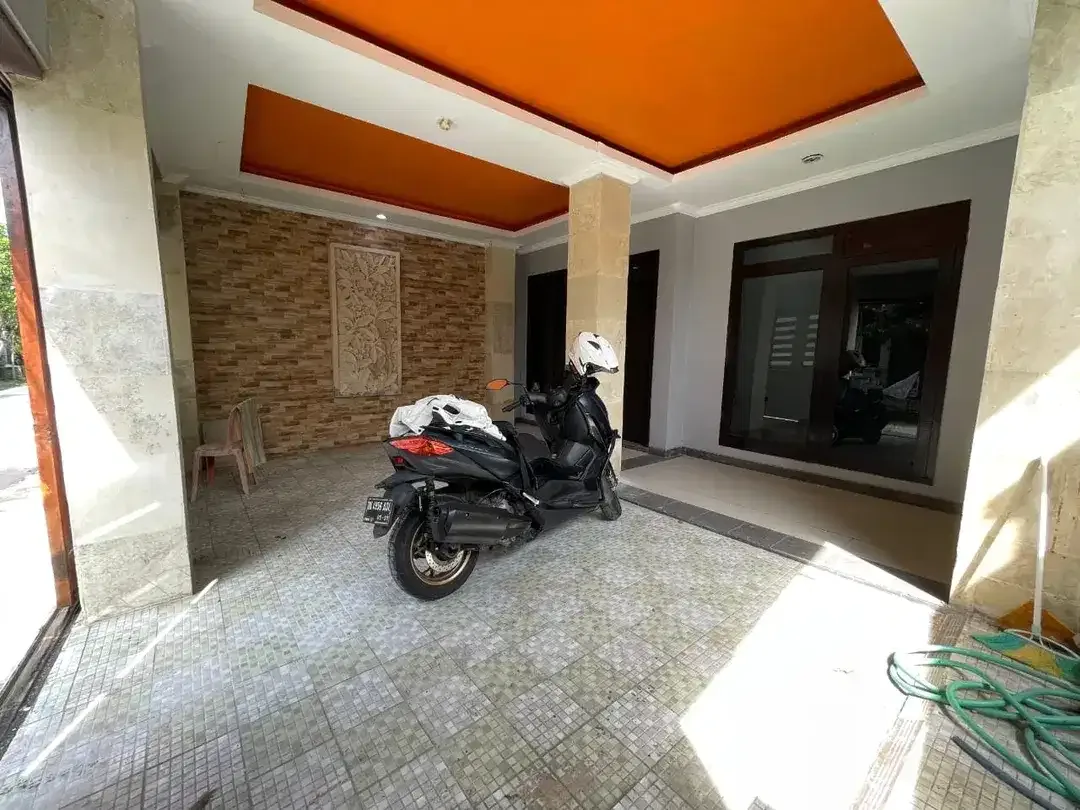 Dijual Rumah 3 Lantai Lokasi di Jl. Uluwatu 2, Jimbaran. - Image 4 of 10
