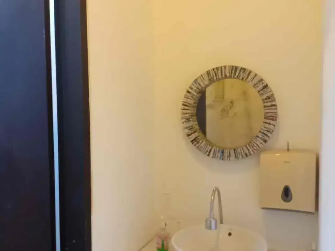Dijual Rumah bonus Ruko di jalan utama By pass Sanur - Image 2 of 10