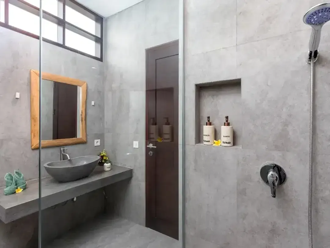 Leasehold - Luxury 5BR Estate - Prime Location Near Beach & Club in Canggu - Image 3 of 10