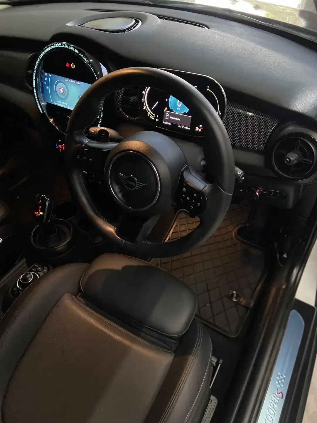 Mini Cooper S Turbo 2023 - Image 9 of 9