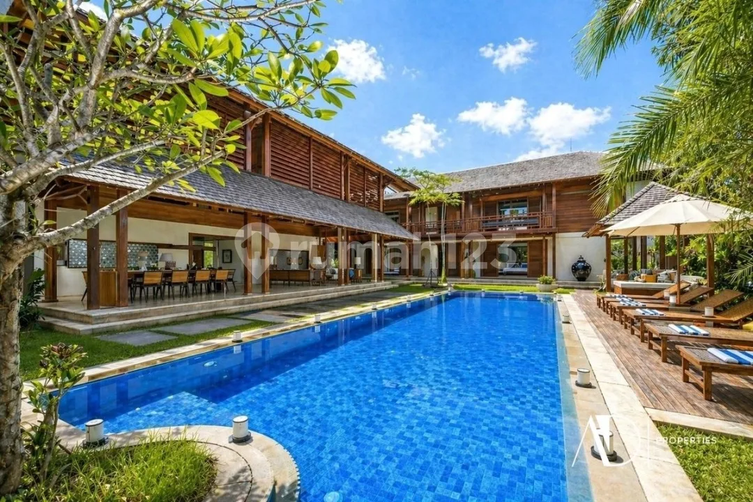 Freehold | 5-Bedroom Luxury Villa In Petitenget, Seminyak - Image 1 of 4