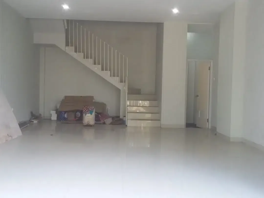 DIJUAL — 2 UNIT RUKO GANDENG 3 LANTAI STRATEGIS  DI KUTA DEKAT BANDARA - Image 2 of 3