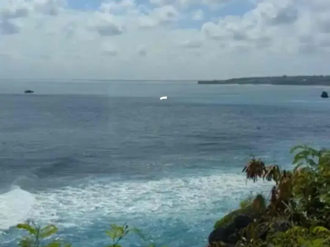 Tanah Los Tebing Padang-Padang Beach - Image 6 of 10