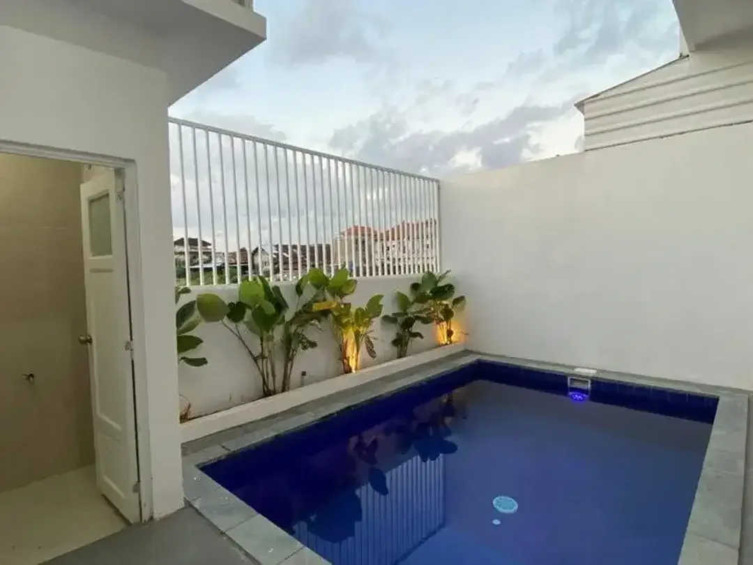 DISEWAKAN VILLA FULLY FURNISHED — KESAMBI, KEROBOKAN, BALI (ES) - Image 2 of 3