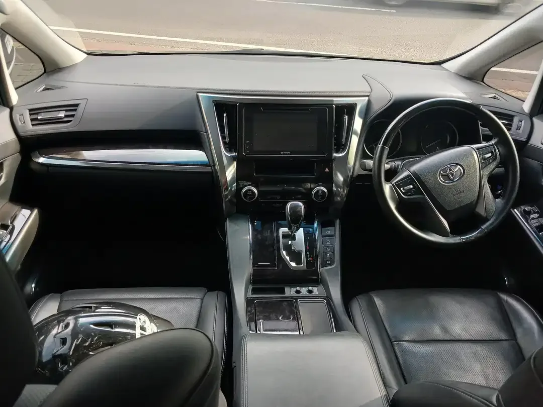 Toyota Vellfire G 2019 Hitam A/T 2.5cc - Image 7 of 9