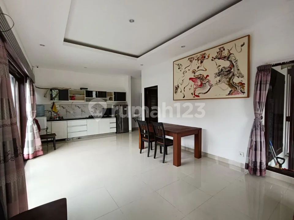 Rumah Dengan Kolam Renang di Kori Nuansa Jimbaran Dekat Bypass - Image 3 of 4
