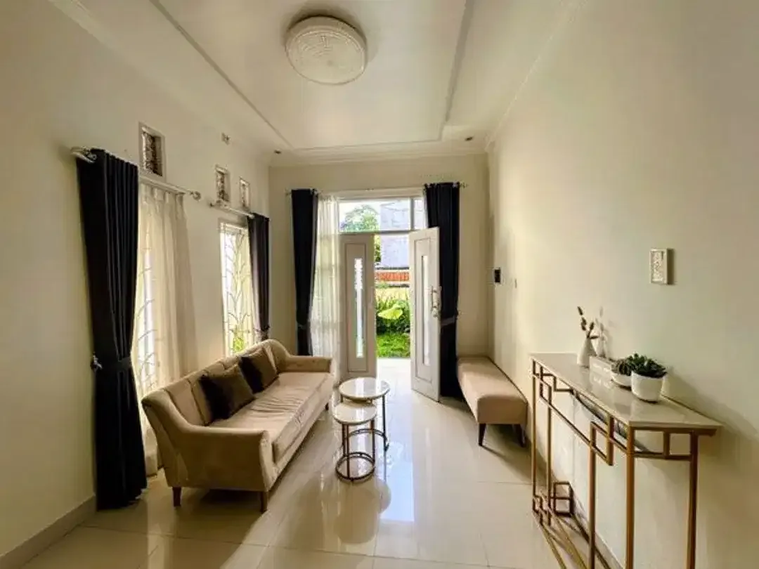 AMS-027.EDY | Dijual Cepat! Rumah 2 Lantai Fully Furnished di Biaung Kesiman – Siap Huni, Bonus Interior Lengkap! - Image 6 of 10