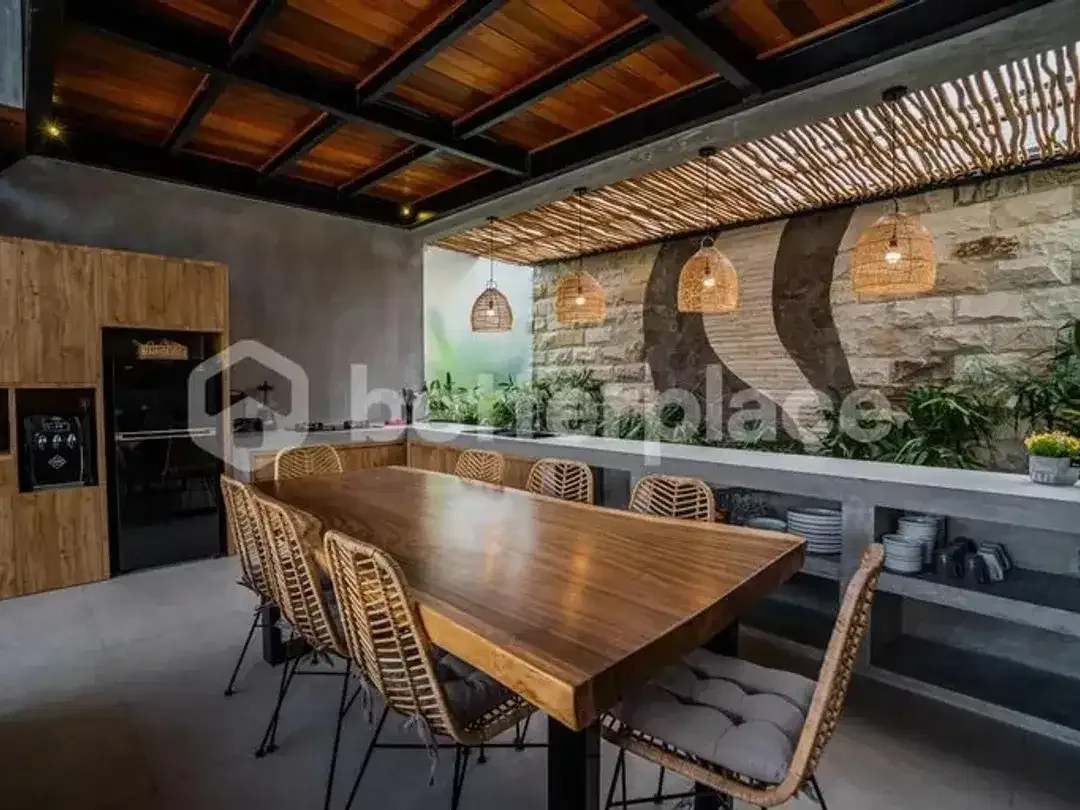 Modern and Spacious 4 Bedroom Villa in Kerobokan Area - Image 5 of 10
