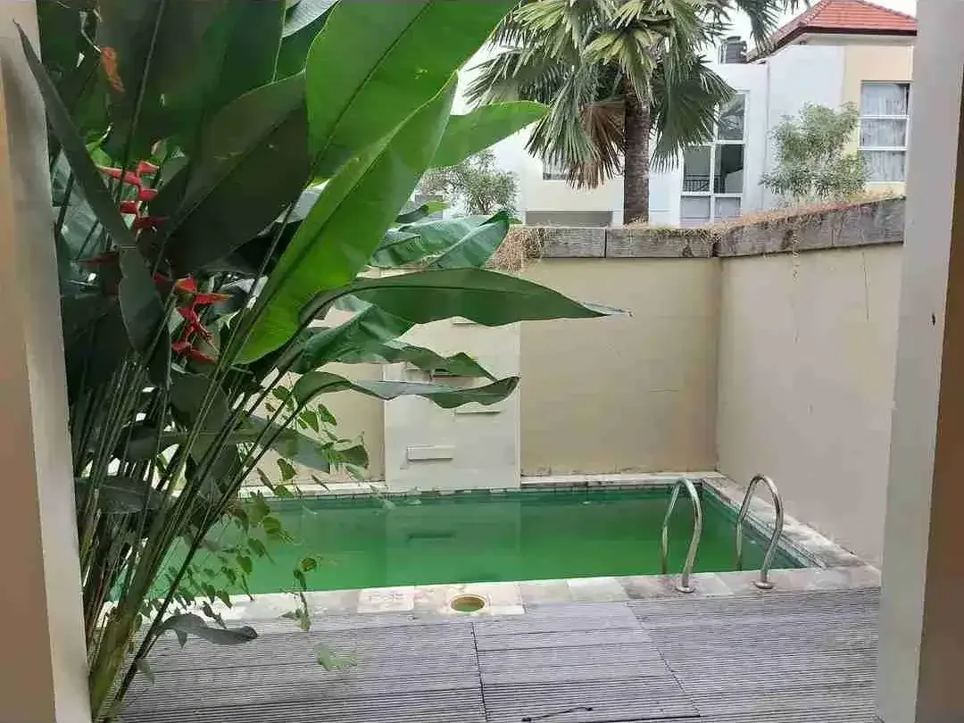Hunian Nyaman Kerobokan dengan Kolam Renang Pribadi - Image 2 of 9