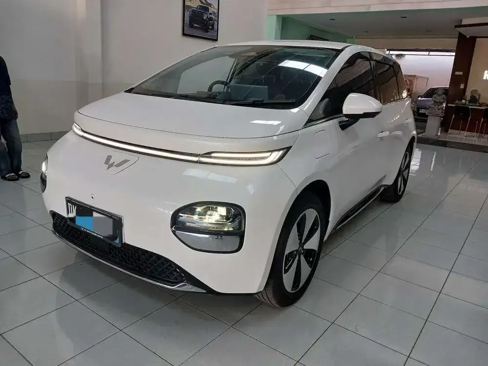 Wuling Cloud EV 2024 Putih A/T - Image 1 of 8