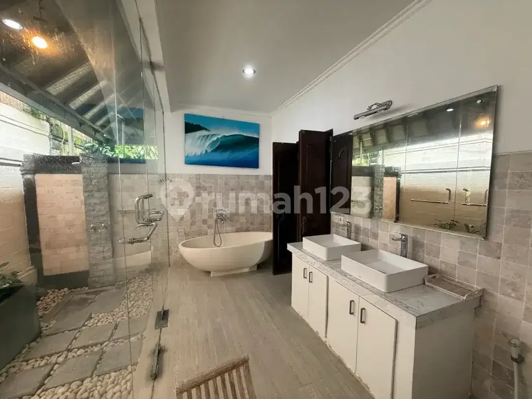 Balinese Tropical Villa In Umalas - Image 9 of 10
