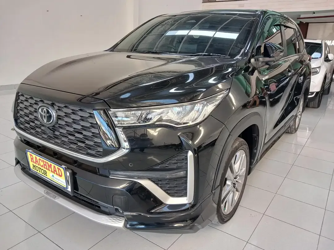 Toyota Innova Zenix Hybrid Q Modellista 2023 Hitam metalik A/T 2.0 - Image 6 of 9