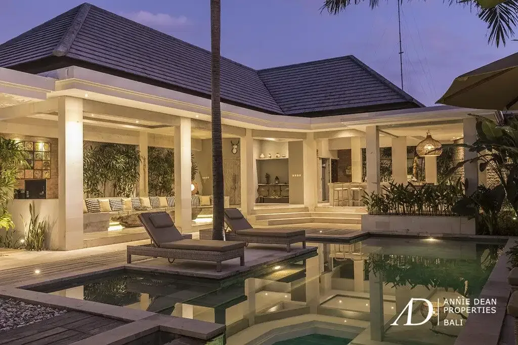 LEASEHOLD | LUXURY SINGLE-LEVEL 3-BEDROOM VILLA IN SEMINYAK - Image 3 of 10