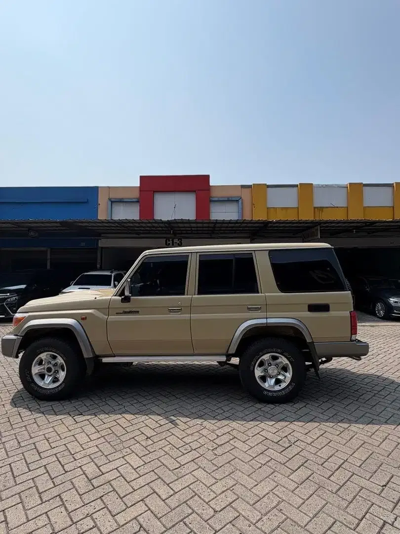Land cruiser 70 Mt Diesel V8 2019 - Image 10 of 10