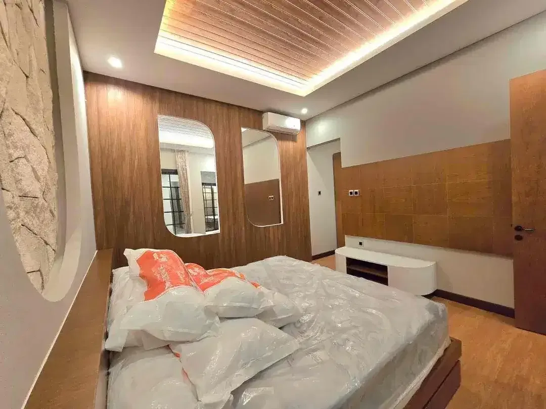 Brand new 3 bedroom villa cantik strategis Fully Furnished SHM SLF lengkap - Image 8 of 10