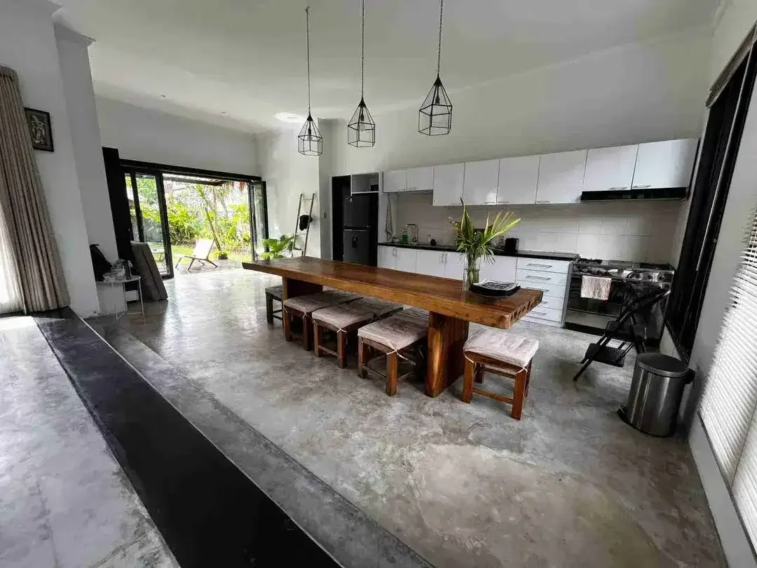 RUMAH MEWAH DUA LANTAI DI CENTRAL KUTA JALAN KUBU ANYAR - Image 4 of 10