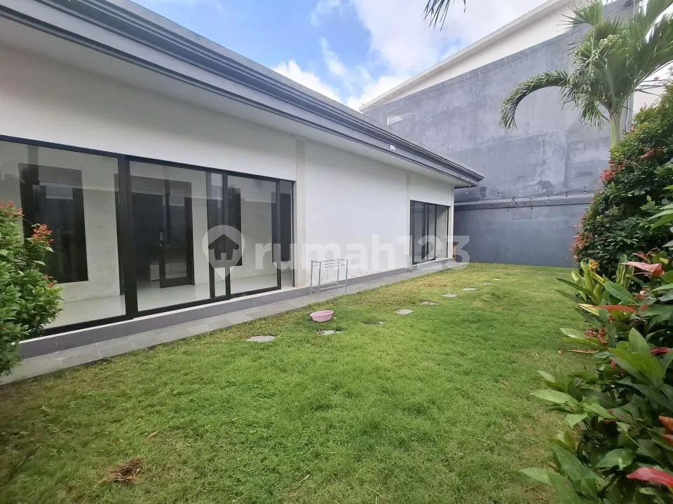 House For Rent In Kerobokan Area - Image 1 of 4