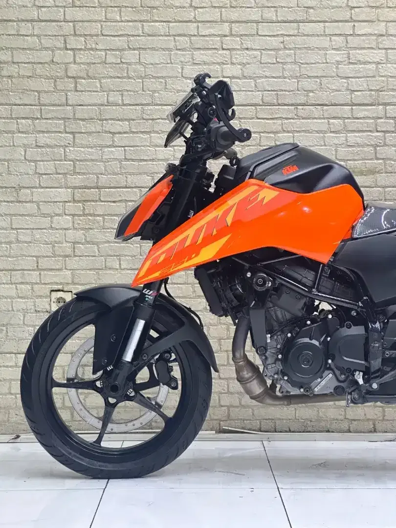 KING OF TORQUE‼️KTM DUKE 250 GEN 3 TH 2025 MULUS LOW MILES - Image 3 of 10