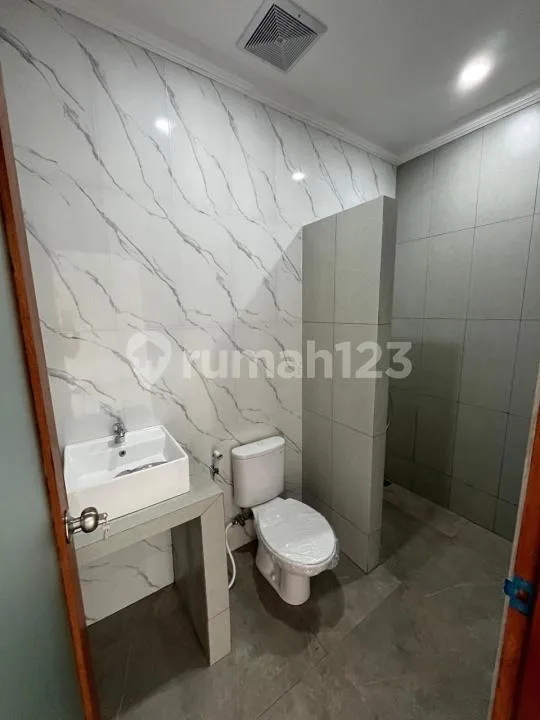 Rumah Vila Modern 2 Lantai Lokasi Strategis Dekat Pantai Sanur - Image 2 of 4