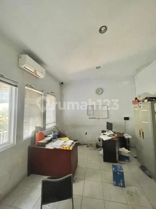 JALAN UTAMA SULI!! Rumah dan Gudang Dekat Gatsu, Denpasar Utara - Image 3 of 4