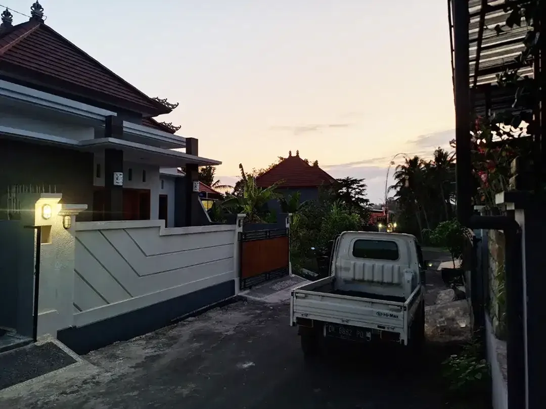 RUMAH BARU 3 KAMAR TIDUR JL. MULAWARMAN ABIANBASE GIANYAR BALI - Image 7 of 8