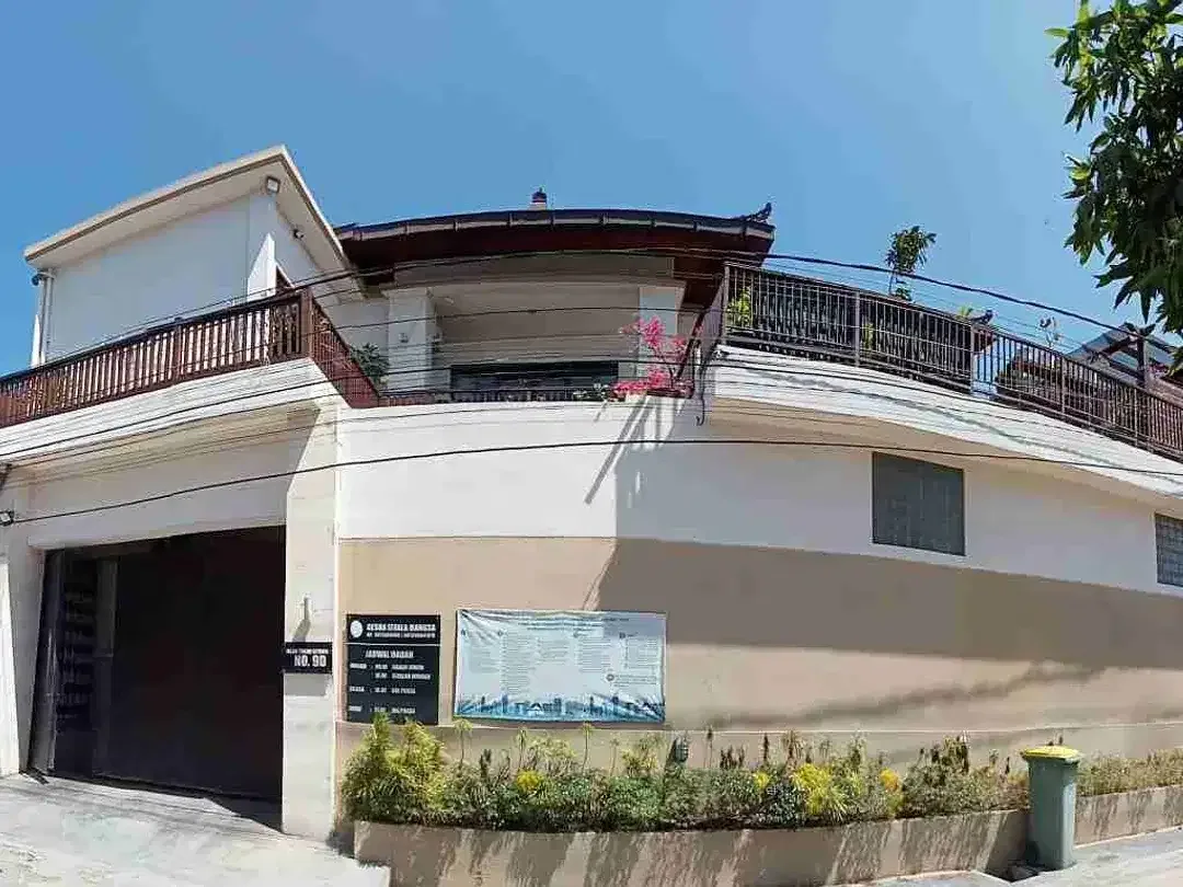 Rumah Mewah 2 Lantai Full Furnished Sentral Renon Denpasar - Image 1 of 10