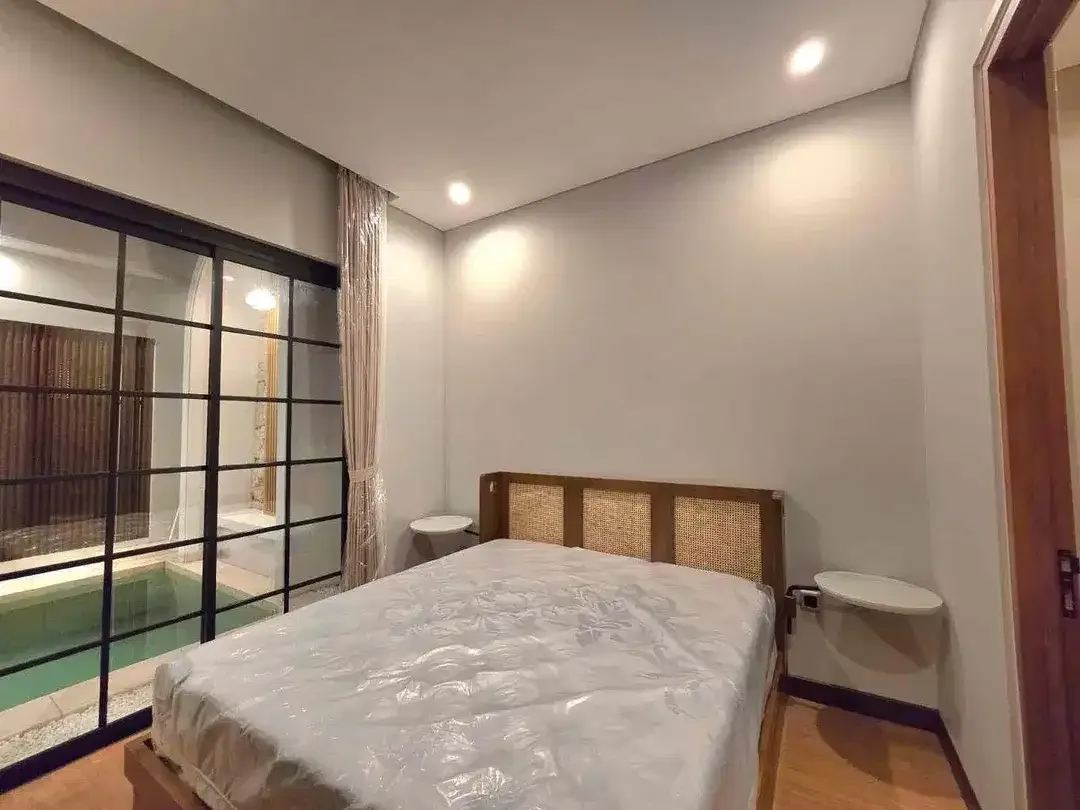 Brand new 3 bedroom villa cantik strategis Fully Furnished SHM SLF lengkap - Image 2 of 10