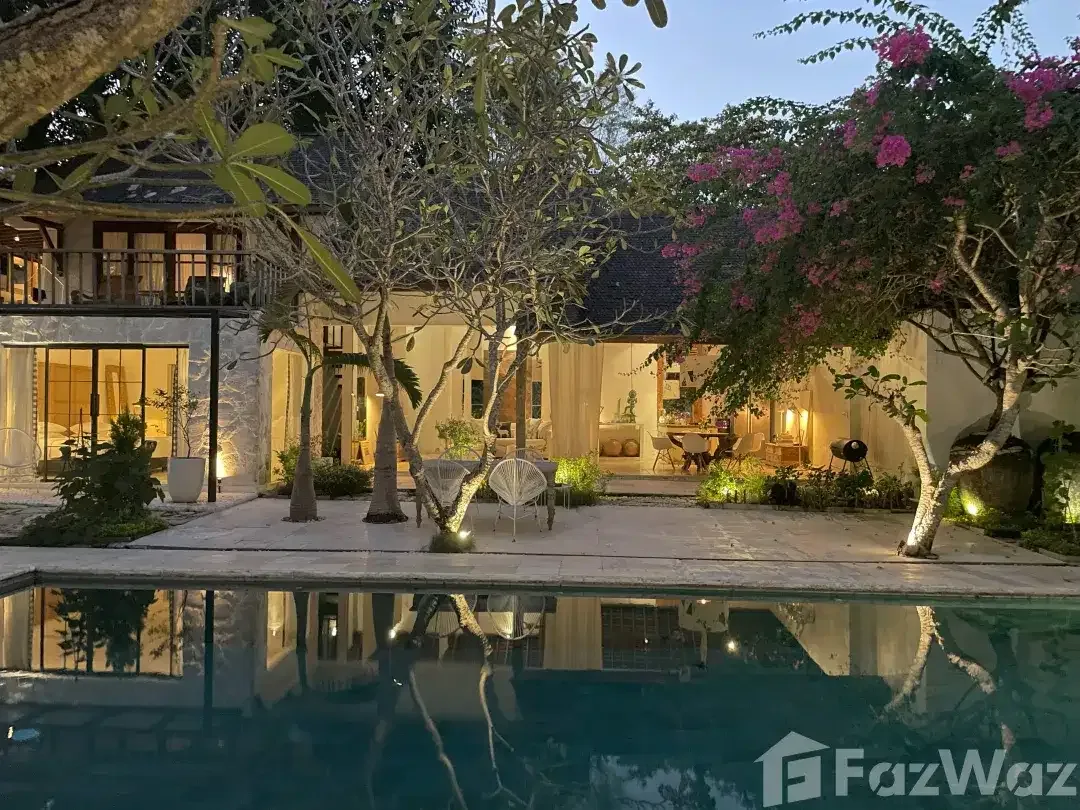 7 Bedroom Villa for sale in Kerobokan, Bali - Image 1 of 10