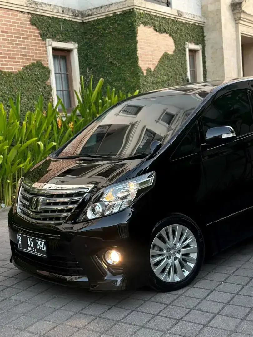 Toyota Alphard SC 2.4 CBU Japan Pilot Seat Matic Low KM Original - Image 2 of 10