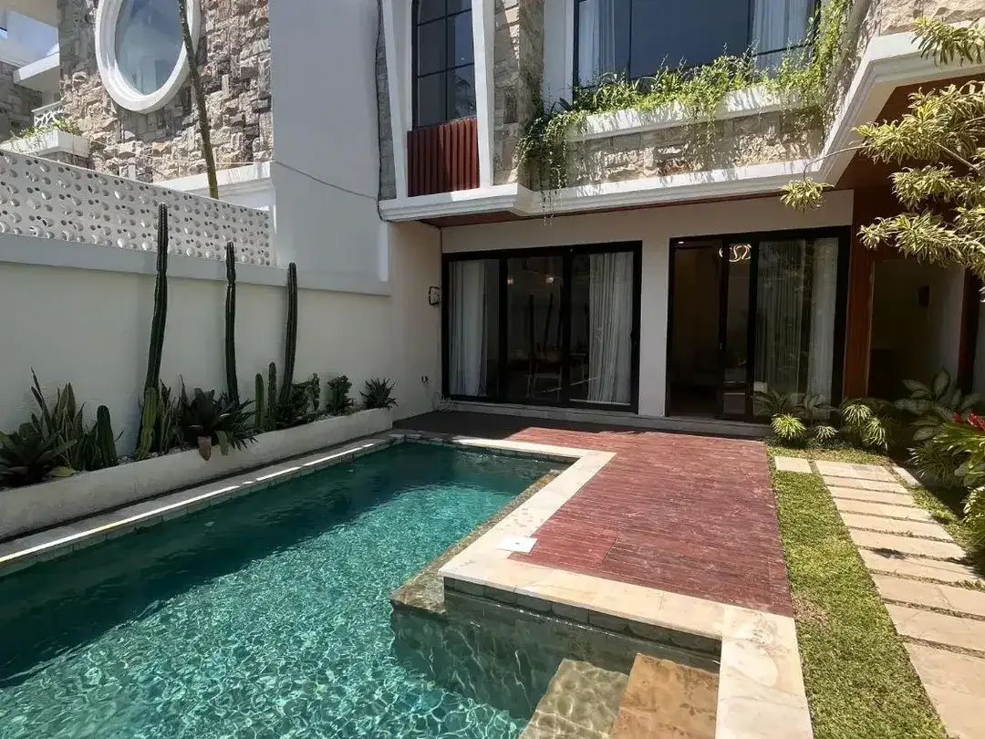 LUXURY MODERN TROPICAL VILLA CANGGU MUNGGU - Image 1 of 7