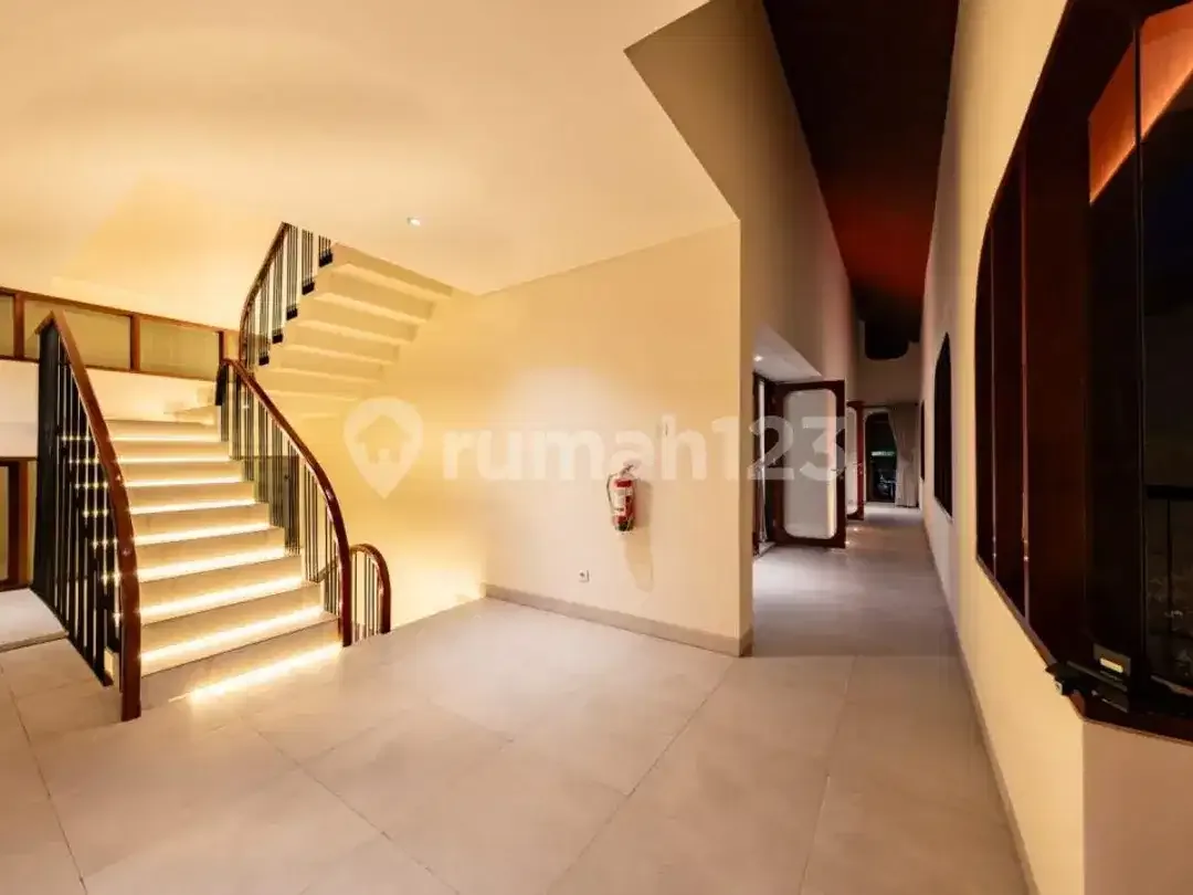 Commercial Villa For Sale & Long-Term Lease Zona Pariwisata - Image 4 of 10
