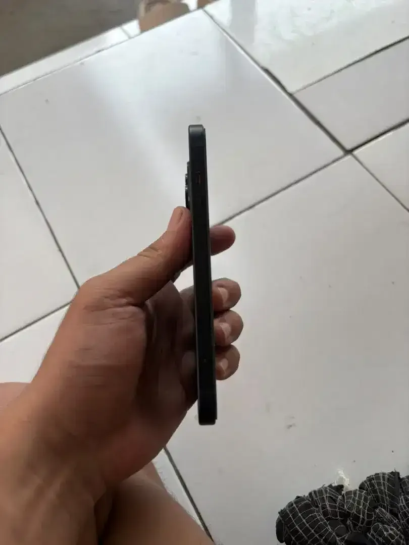 Jual cepat iphone 15 128gb - Image 3 of 7