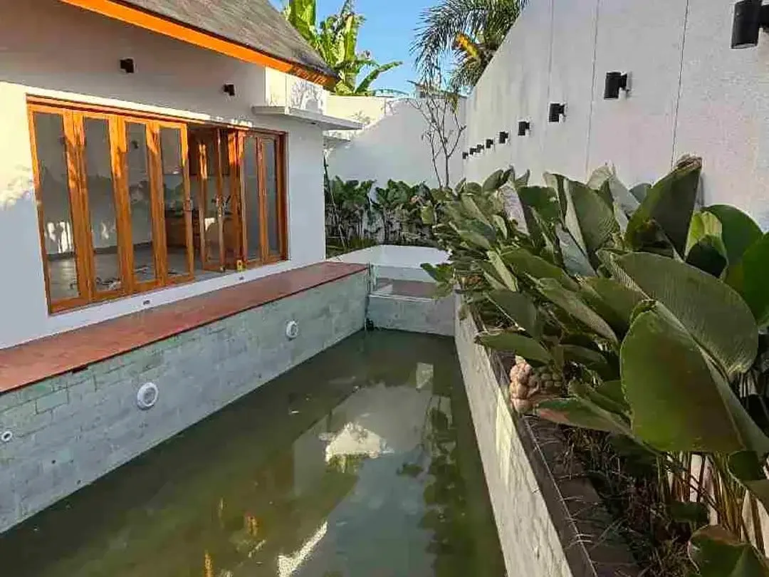 VILLA BARU 3BR SIAP HUNI DI CANGGU (TANAH LUAS 262m2) - Image 1 of 10