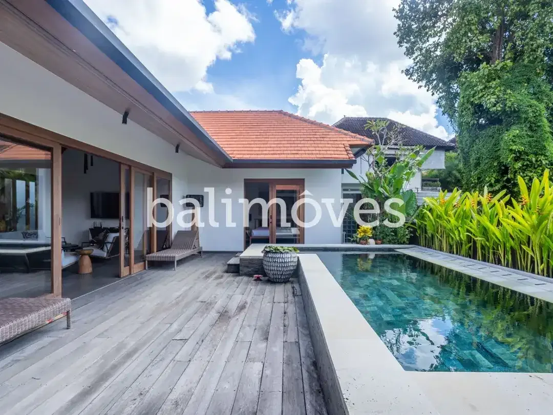 Vila Tiga Kamar Tidur yang Menawan di Tepi Pantai Sanur - Image 3 of 10